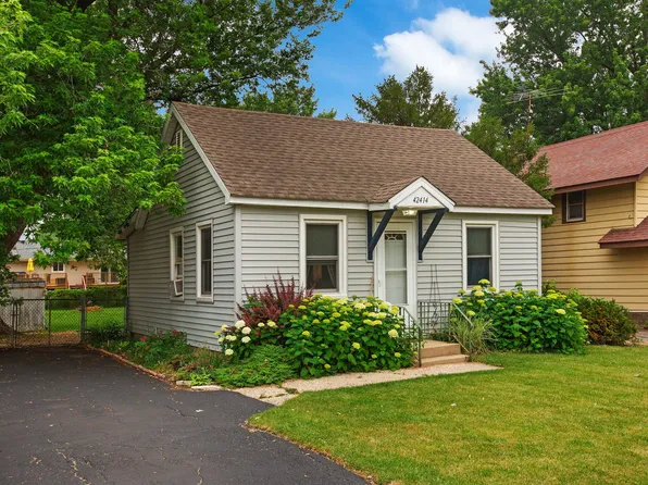 42414 N Lake Dr, Antioch, IL 60002