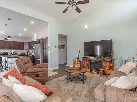 3rd image of 88 Strick Garden Ln
