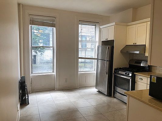 1st image of 258 12th St APT 1L