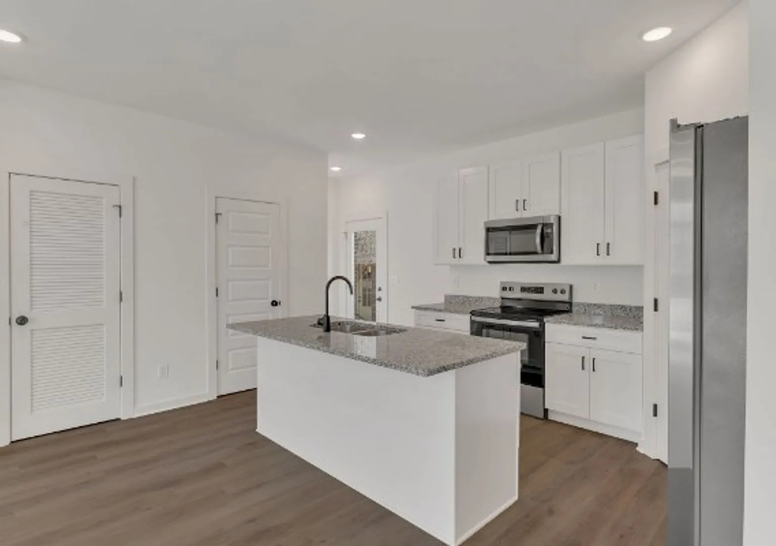 For Lease- New Build Townhome With Rooftop In Lebanon! — Photo 1