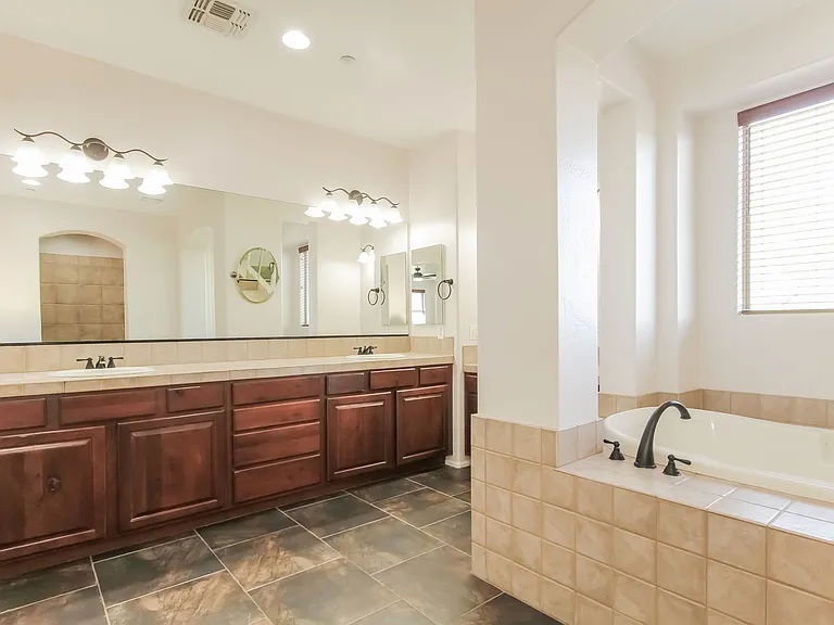 2433 W Horsetail Trl — Photo 20