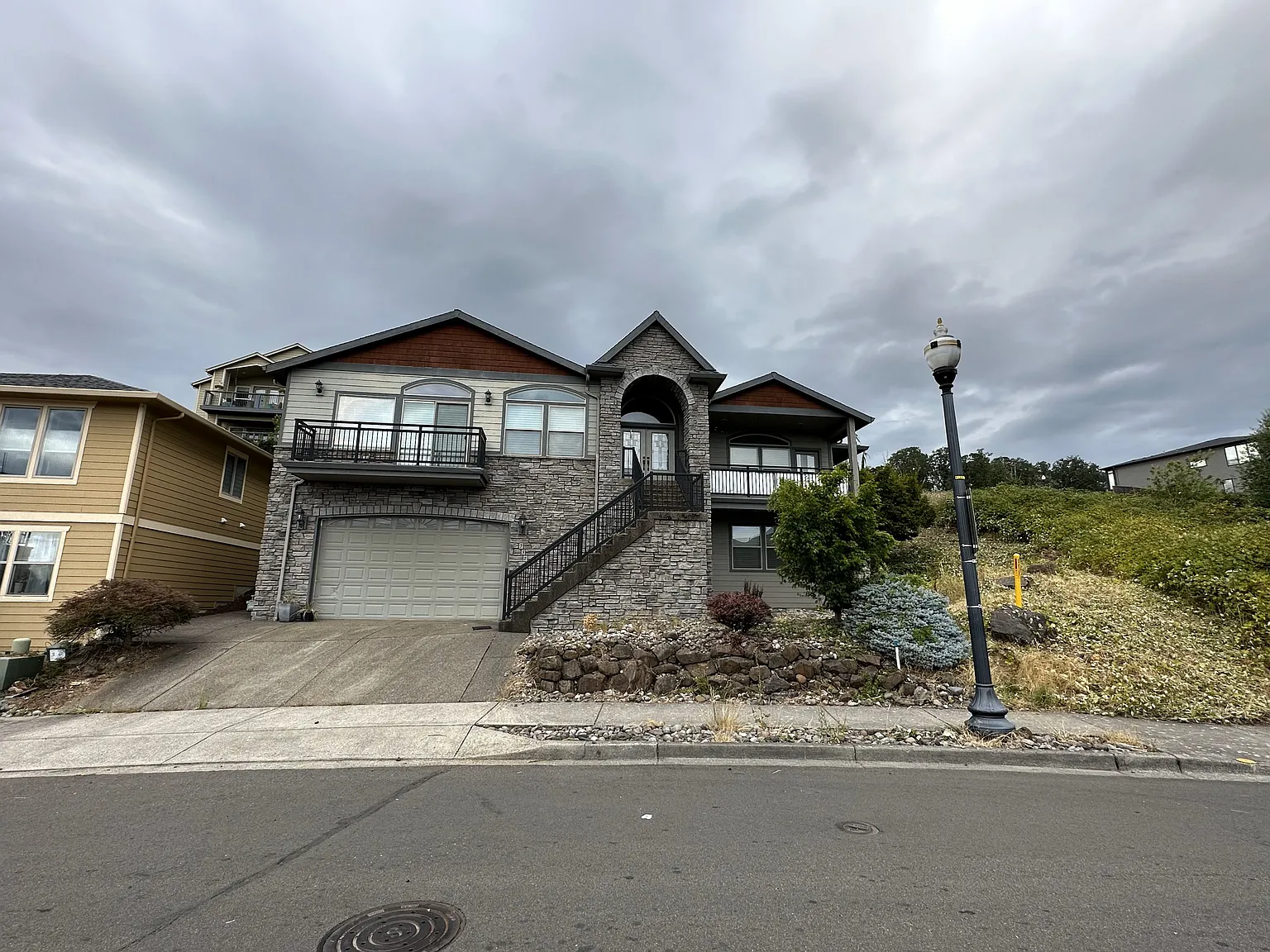 757 W Lookout Ridge Dr — Photo 1