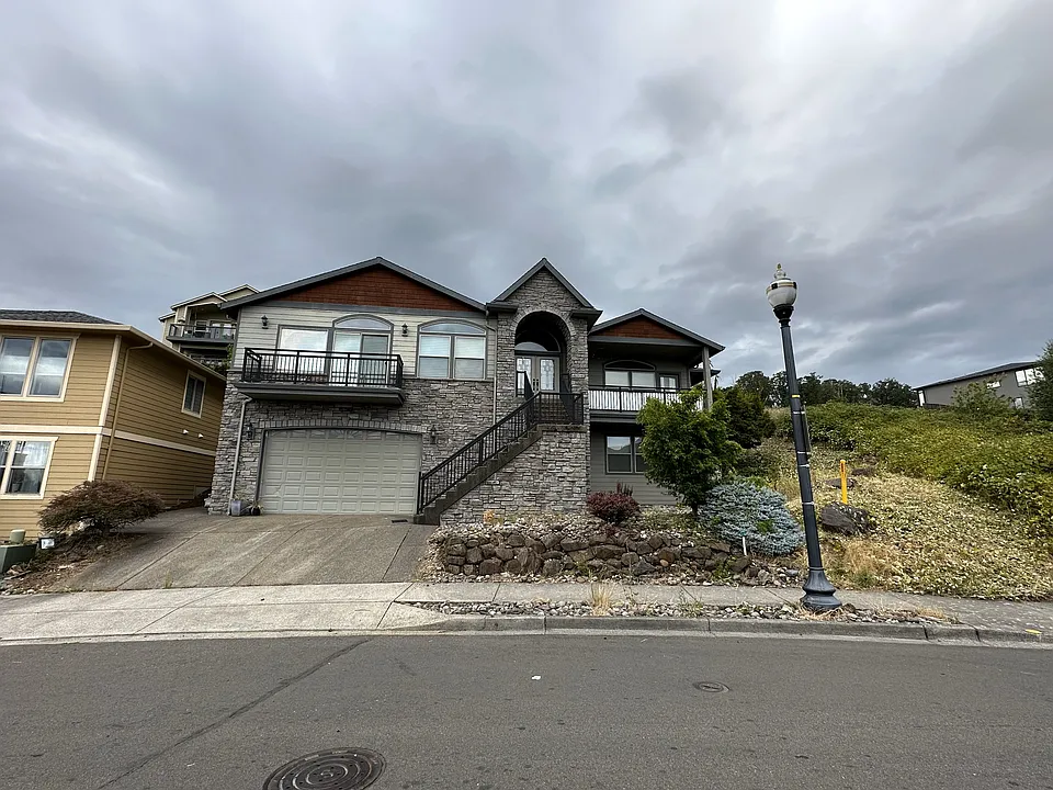 757 W Lookout Ridge Dr