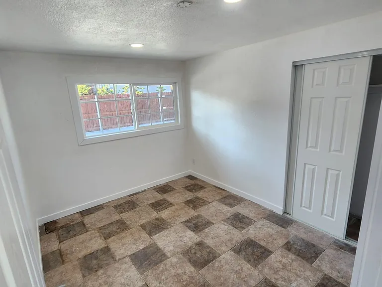 2729 Independence Ave #F — Photo 8