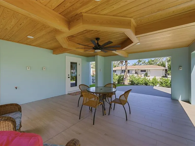 115 Aqua Ln — Photo 49