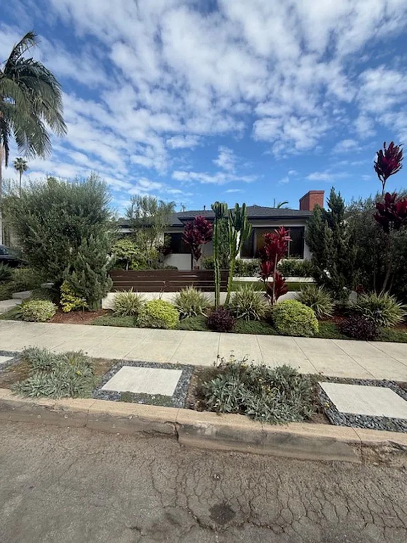 Spacious Belmont Heights Studio Adu At Private Residence — Photo 2