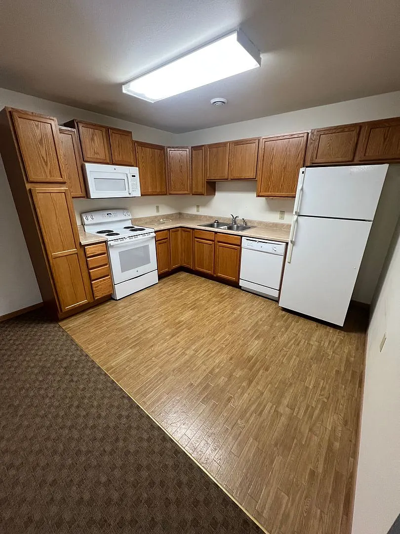 Lampe Estates 295 — Photo 2