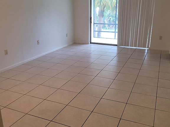4th image of 2302 Sunrise Blvd APT 3-203