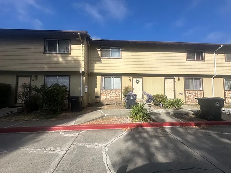 423 Bartlett Ave — Photo 3