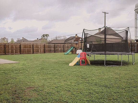 2nd image of 546 Gisele St