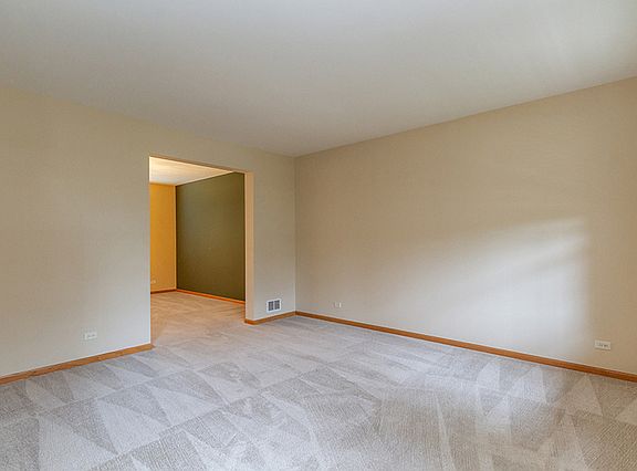 4th image of 654 Kelley Dr