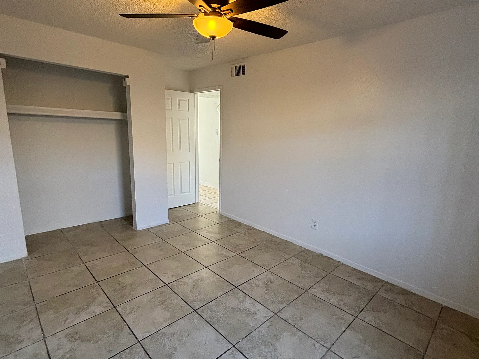 First month rent free 2 bed 1 bath — Photo 3