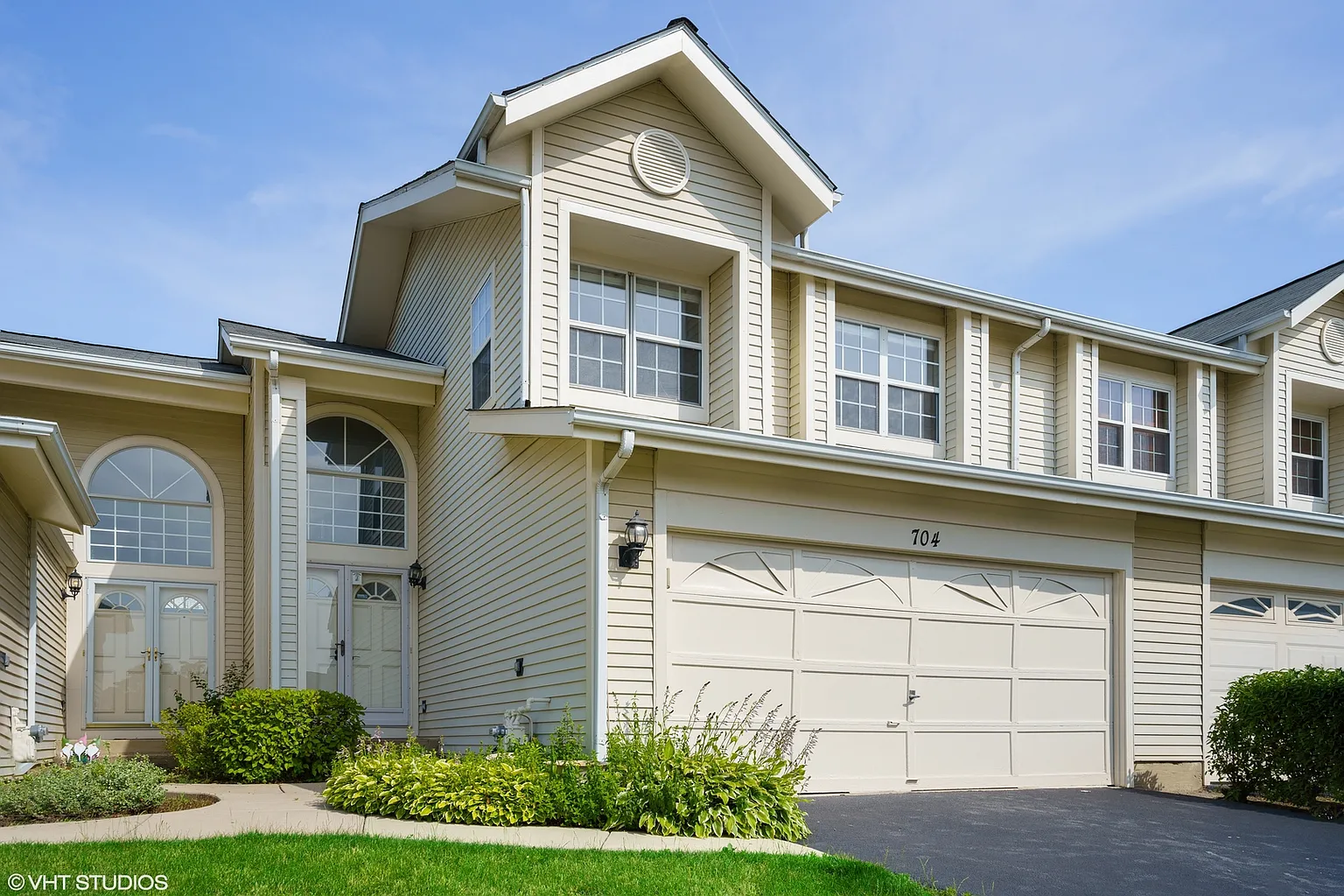 704 Newbury Ln photo 1