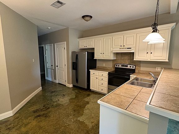 2nd image of 500-1 Lakeside Dr