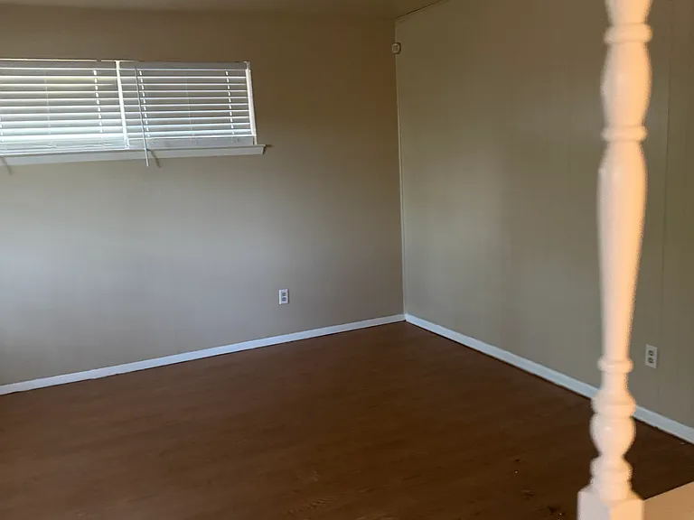 607 Arbor Ln — Photo 3