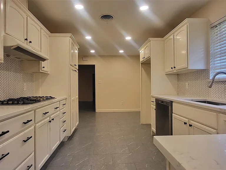 1902 Amy Dr — Photo 26