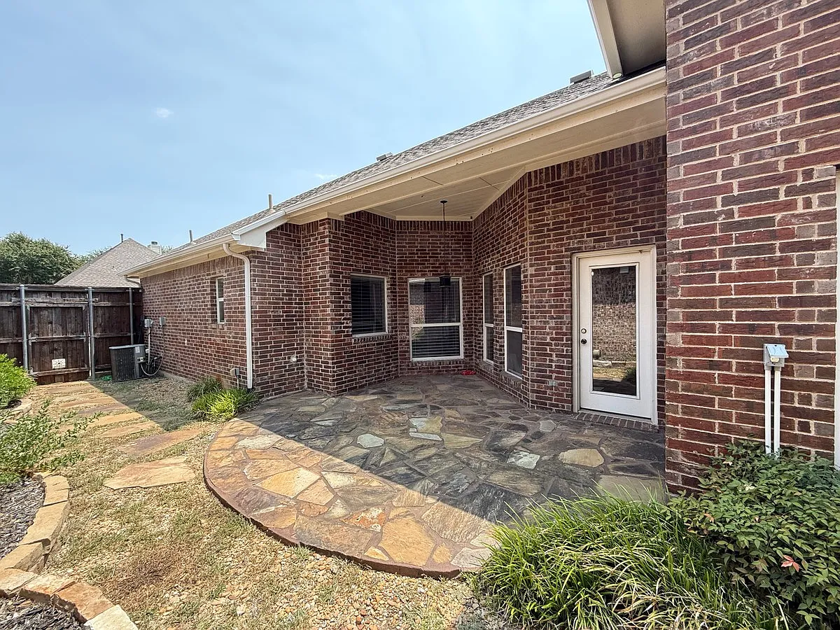 3 bed, 2.0 bath, 1785 sqft, $2,450 — Photo 4