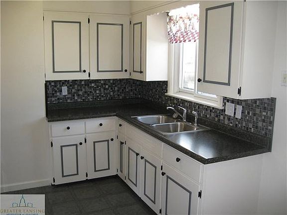 4th image of 2418 Clifton Ave