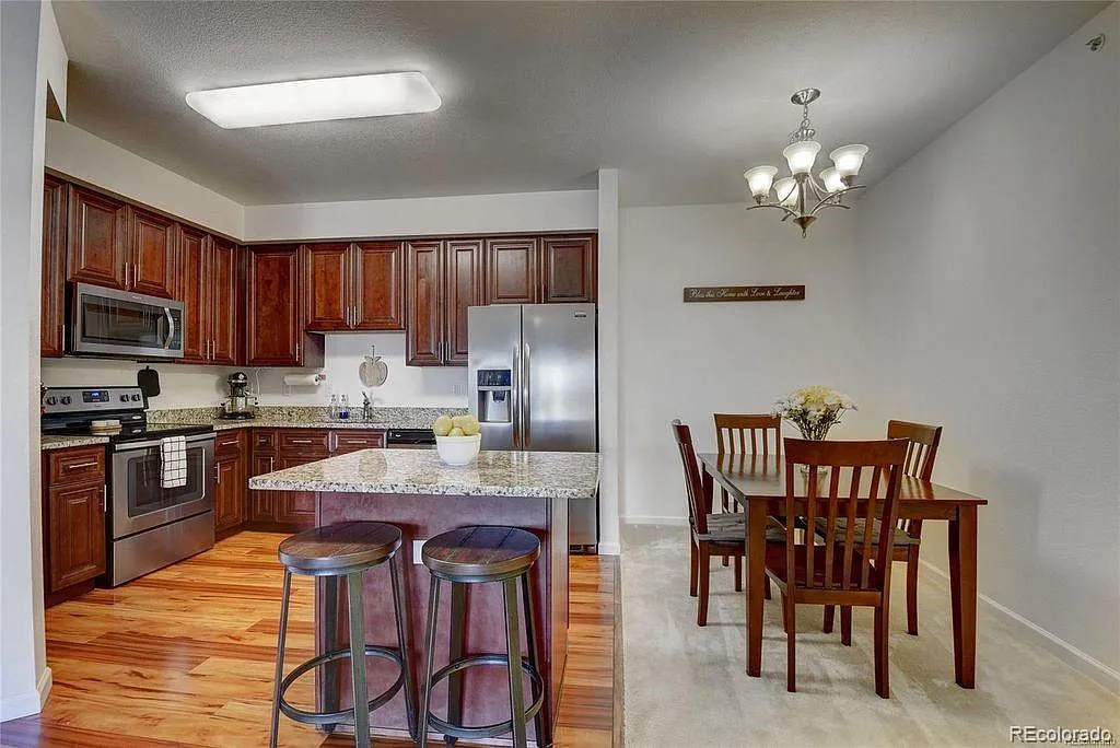 3 bed, 2.0 bath, 1308 sqft, $2,100 — Photo 2