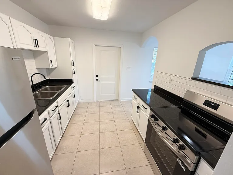 912 SE Tarpon Ave — Photo 7