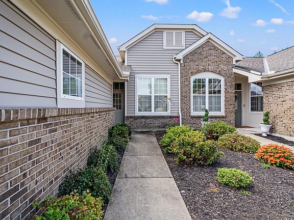 2nd image of 985 Oakmont Ct
