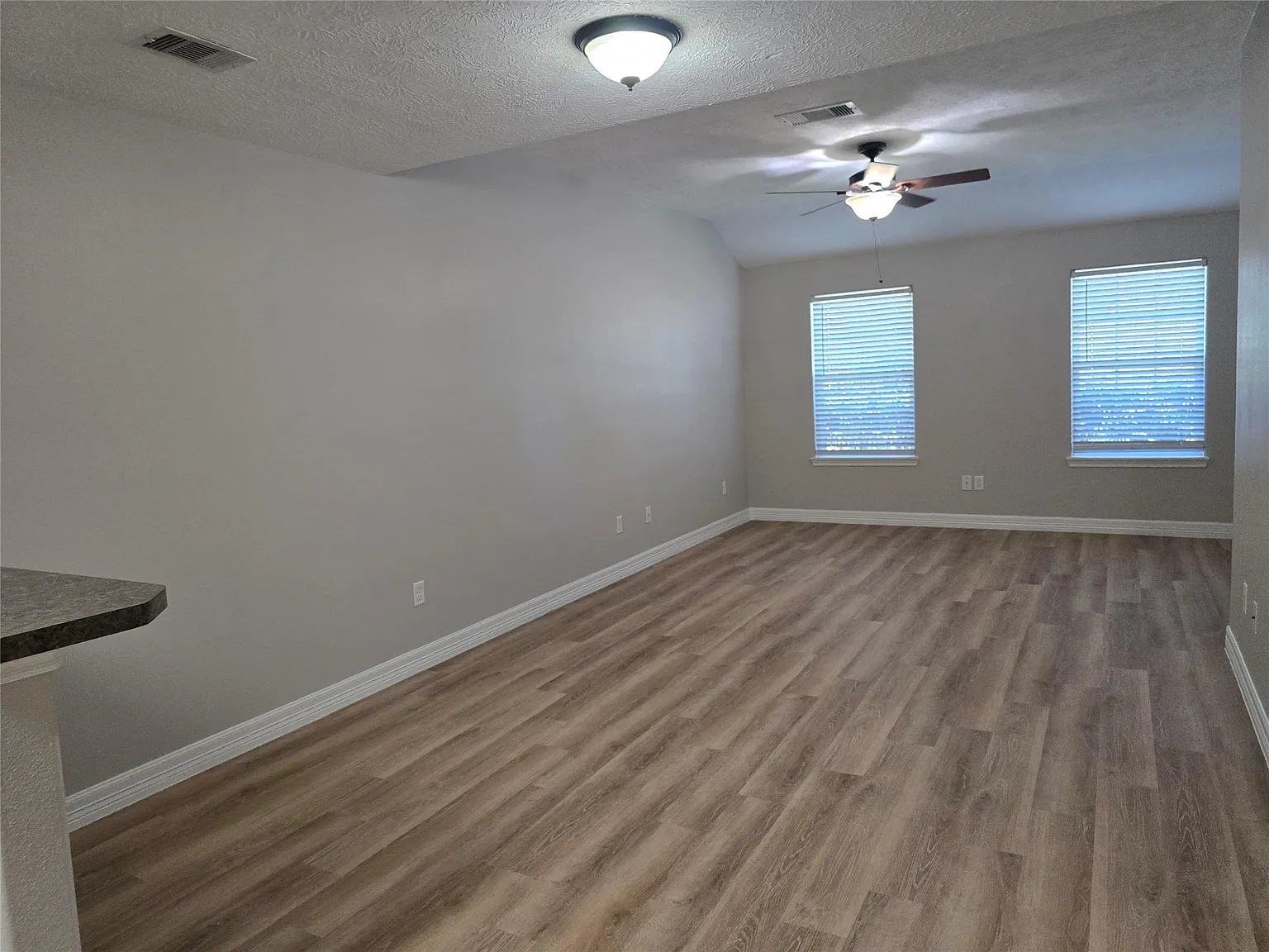 3 bed, 2.0 bath, 1176 sqft, $1,475 — Photo 4