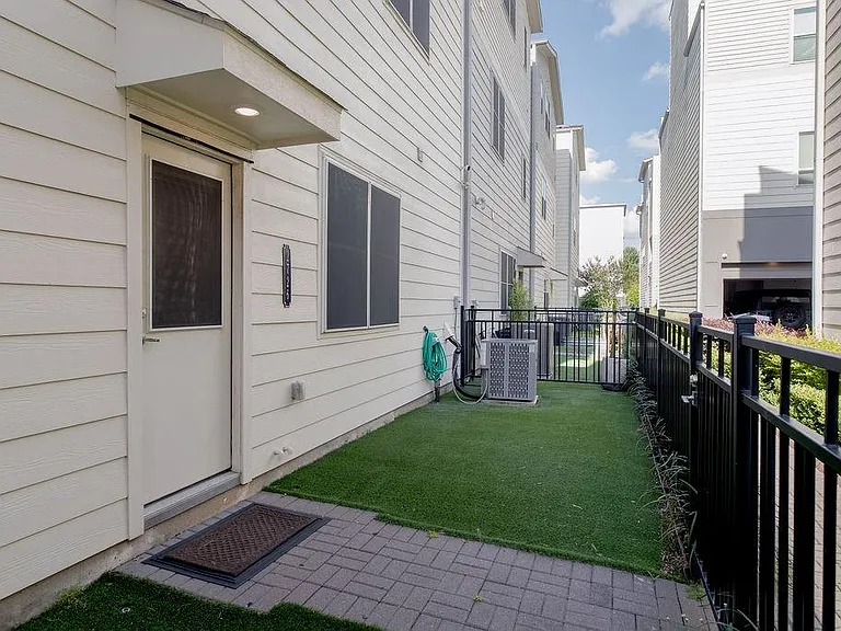 2726 Eado Edge Ct — Photo 25