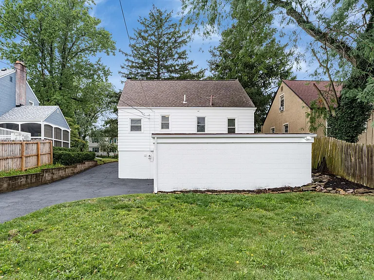 884 S Chesterfield Rd — Photo 35