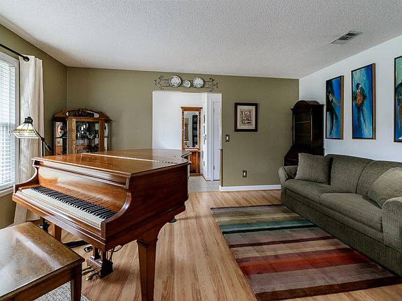 4th image of 5365 Cregier Dr