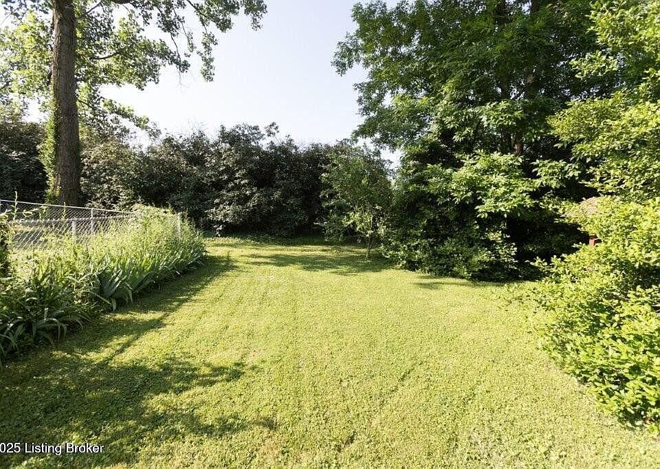 2nd image of 1220 Wannsee Dr