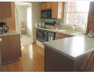 3rd image of 201 Thornwood Dr