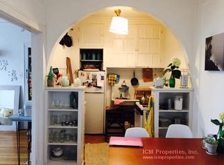2890 N Clark St #2B, Chicago, IL 60657