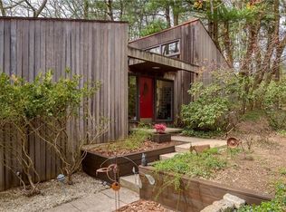 4 Pine Cone Dr, Pittsford, NY 14534