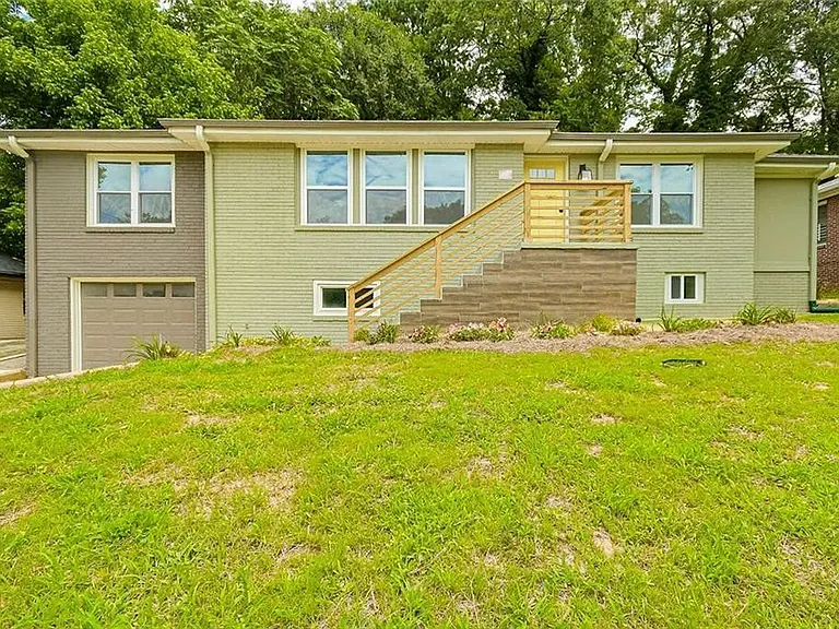 220 Napoleon Dr SW — Photo 7