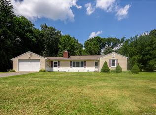 12 Horseshoe Dr, Danbury, CT 06811