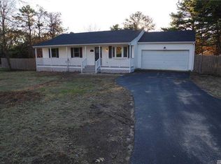 18 Heather Ct, Middle Island, NY 11953