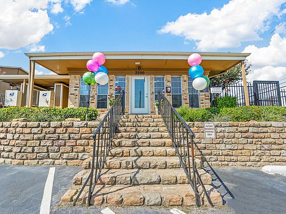 Our beautiful leasing office - Welcome to Broadmoor Place!