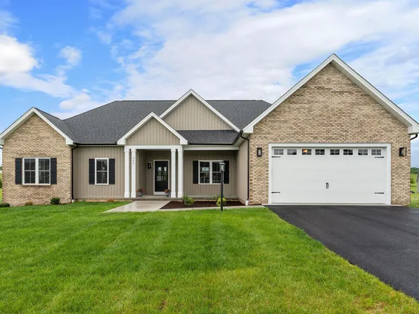 409 Peterson Ln, Waynesboro, VA 22980