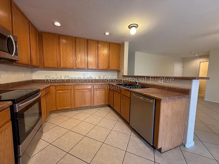 25824 W Burgess Ln — Photo 10