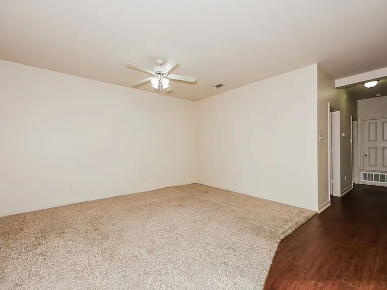 2100 Breezy Dr — Photo 8