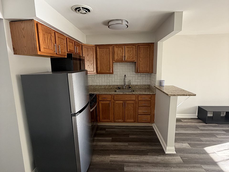 2nd image of 3018 E Cheltenham Pl #3B