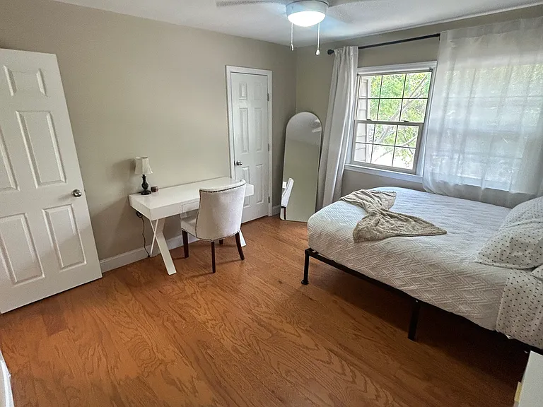 510 Saint Charles Ct — Photo 6