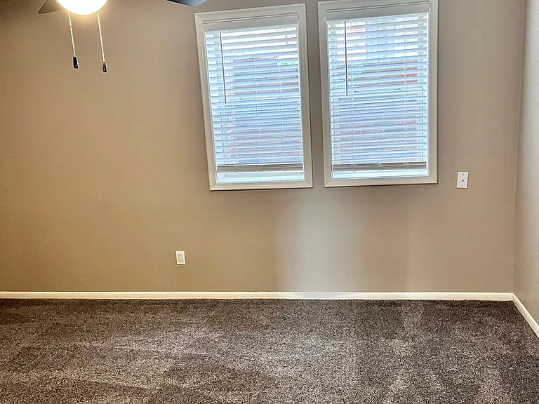 Bristol Square Apartments — Photo 43