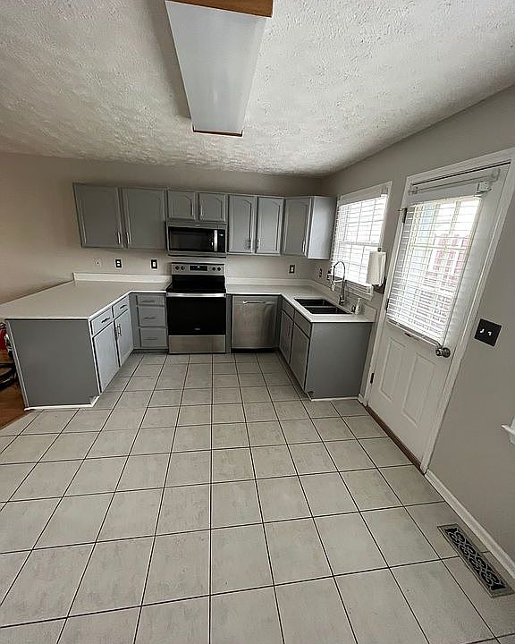 1st image of 644 Beaverview Dr