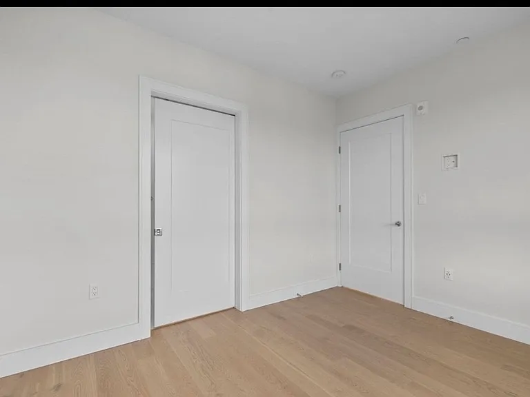 301 Border St — Photo 23