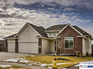 17109 Cady Cir, Omaha, NE 68116