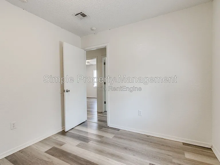14222 NE 4th St — Photo 19