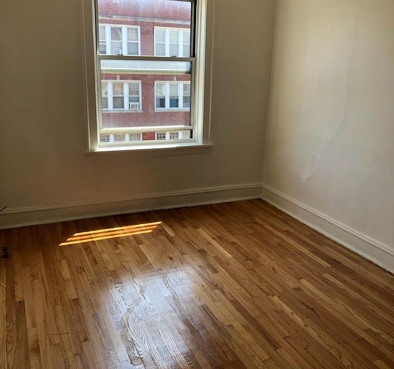 1st image of 1616 W 82nd St #3