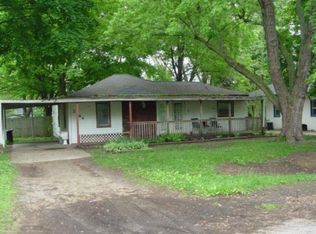 2164 Laurel Dr, Benton Harbor, MI 49022