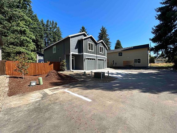 wide driveway and plenty of parking space